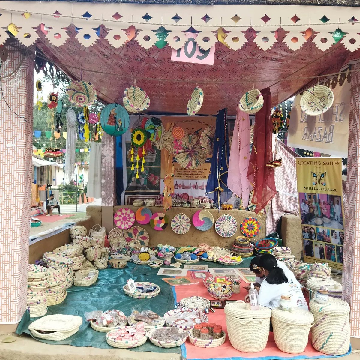 ShilpkariBazaar's tweet photo. Award for showcasing and bringing the forgotten wild grass crafts of Jammu. 
Our sincerest thanks to Honorable Lieutenant Governor Shri Manoj Sinha, @dhhjammu and our artists, artisans and patrons for believing in us.

#jammu
#jammuhandicrafts
@contactjktpo @nsrcel https://t.co/agKc7qy81y