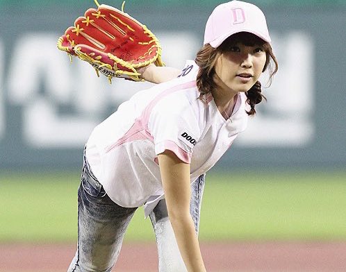 jieunsource's tweet photo. remember when iu invented baseball https://t.co/umnaPtHJtj