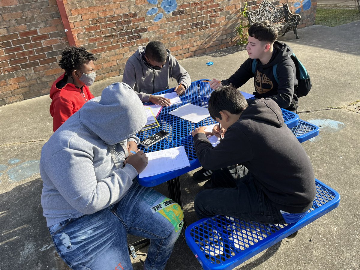 Williams44STEM's tweet photo. Kickin’ it into gear for our #STAAR #math review ✖️➗➕➖📣 #BeanBag #Cornhole #Competitive #Reviewsession @A180_HISD @Williams44STEM #GoWolverines #MakeMathFun #TeamWork #Math8 ⏰💯🥳🎶🎤 @HISD_SecMath https://t.co/fGYCRKTeF6