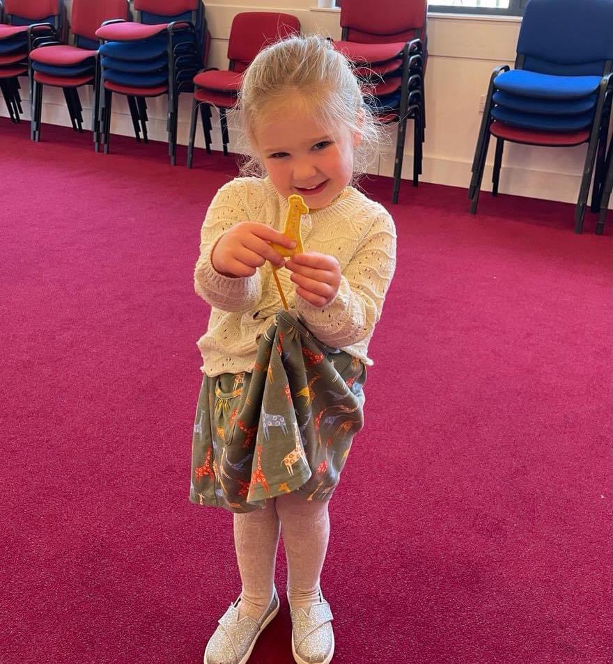 When your dress matches the class theme!! ❤️ 🦒 #giraffescantdance #noodlearts #noodleperformancearts #performingarts #sheffield #dance #drama #toddlerdance #kidsofsheffield #ballet #toddlerballet #ecclesall #walkley #highgreen #beighton #stocksbridge #ranmoor