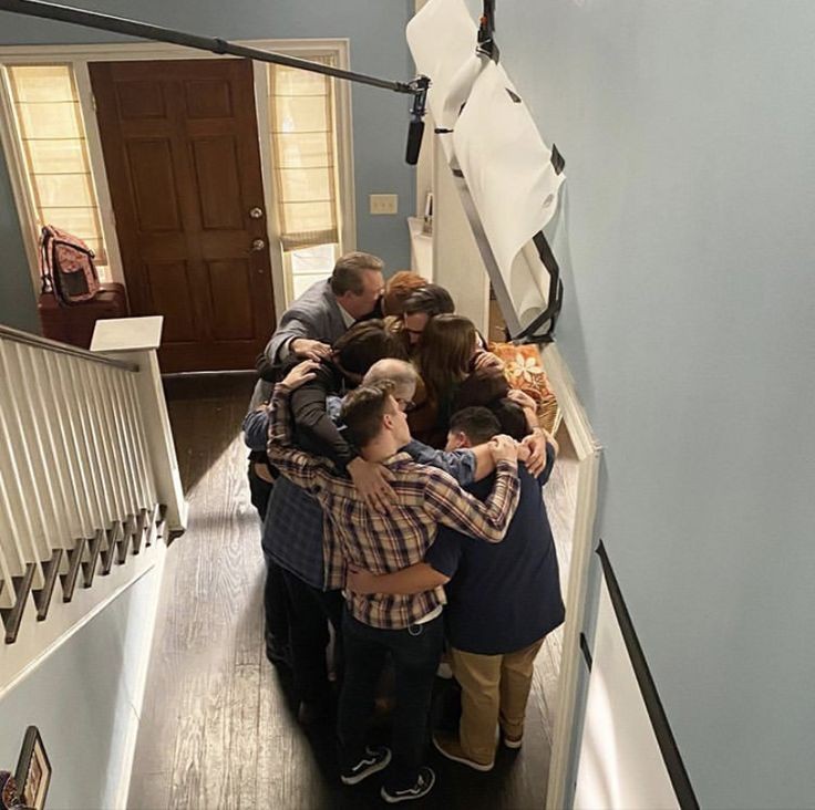 mchzle's tweet photo. 2 anos do último episódio de modern family. 🤍 https://t.co/BRUUNQNH6d