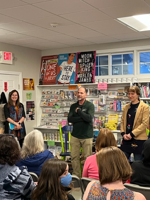 dianarenn's tweet image. I’m so grateful for everyone who came to launch #TROUBLEATTURTLEPOND at @SilUnicornActon, including @LoreeGBurns &amp;amp; @zoonewengland staff. Not to mention my fellow @Fitzroy_Books authors @sandrajwaugh &amp;amp; @KimberlyBKenna!

I’m one lucky author. Go #teamturtle!