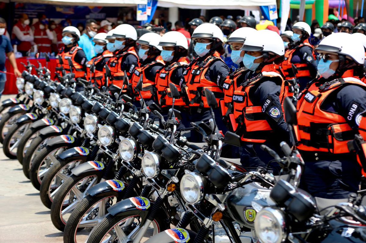 CeballosIchaso1's tweet photo. #8Abr| Protegemos a nuestro pueblo con el accionar de más de 150 mil funcionarios de los Órganos de Seguridad Ciudadana y FANB, prestos para servir y defender a la ciudadanía, el llamado es a disfrutar en paz y máxima prevención, atendiendo a cabalidad la medidas de seguridad. https://t.co/HgaEqtNA3C