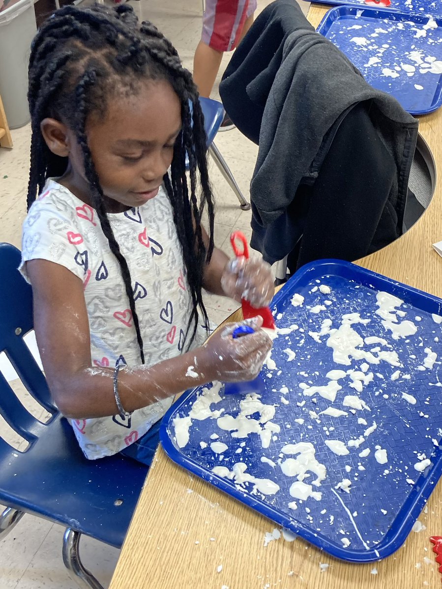 PolkPreK's tweet photo. Hands on learning with our Water Study. Children at Garner Elementary Head Start are using water to make Oobleck. #HeadStartWorks https://t.co/fZOCUjcHOe