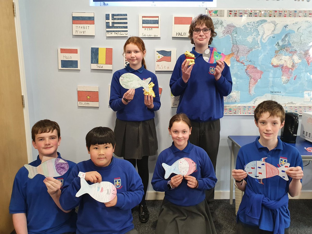 🇫🇷🐠Joyeuses Pâques! Last week, our Francophones learnt about Poisson d'avril  where French children try to secretly stick paper fish onto people's backs. Have a great holiday everyone. Amusez-vous bien! #speakfrench #francophone #poissondavril #chantrymfl instagram.com/p/CcGX7BTDu3Q/…