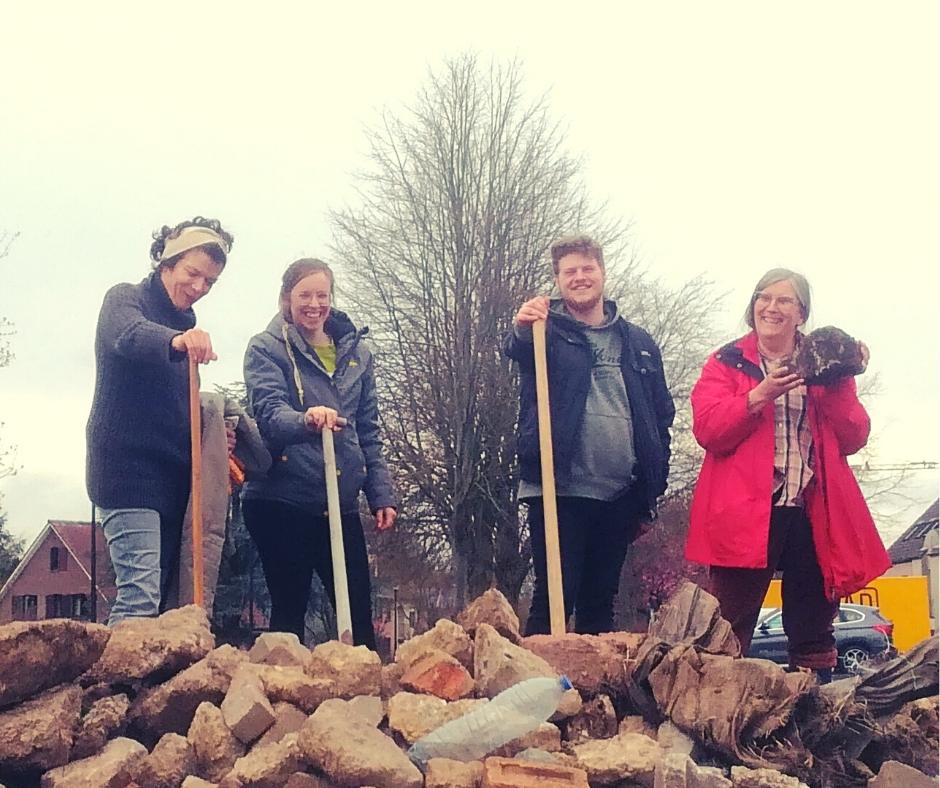 Sometimes a volunteer is all you need. Happiness is a lot of dreams and a little bit of reality. The first Urban #Community #Food #forest in #Aalst. #Smuljungle here we come.
growfunding.be/nl/projects/sm…