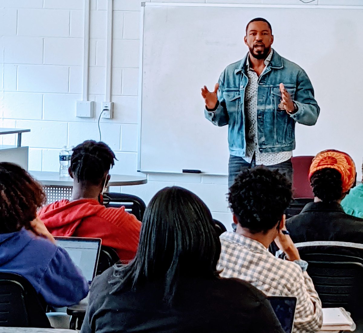 megkcohen's tweet photo. So cool to be in the room with @CherryBlossFest Grand Marshal @lazofficial chatting with @HowardU students about more diverse representation in the entertainment industry. Great questions from students, excellent convos. #inspired https://t.co/IFTf6SJi0M