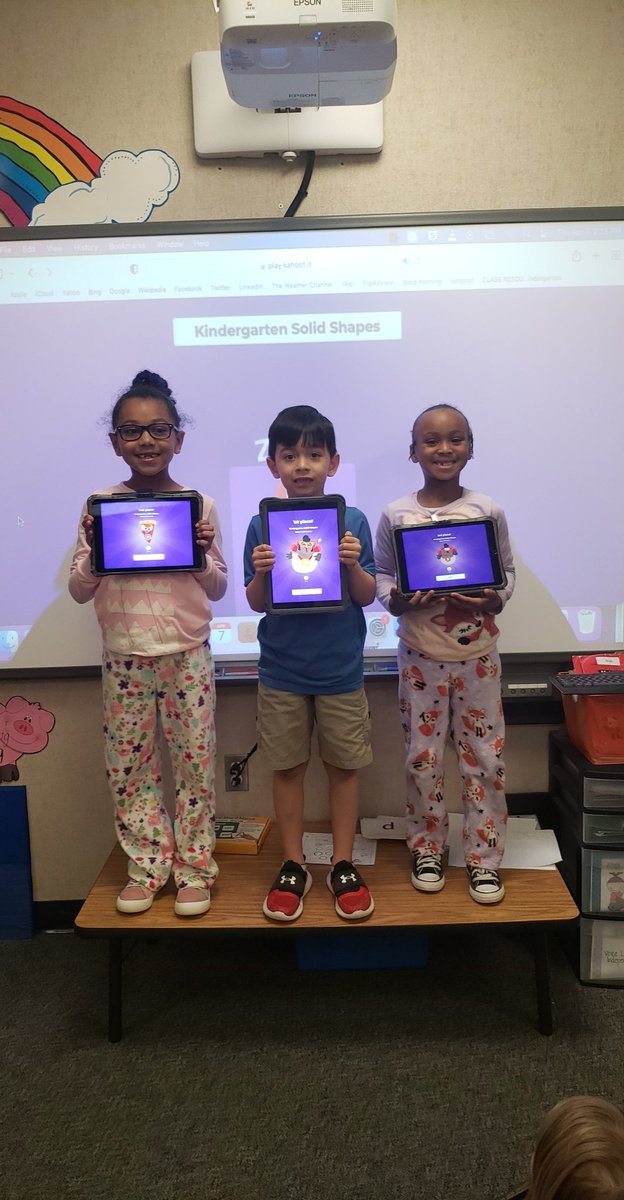 LindoraBiggers's tweet photo. AVID 7th grade leaders helping teach Kindergarten how to play Kahoot! We had a blast! 😁 @MinshewColts1 https://t.co/brQTgb6yZE