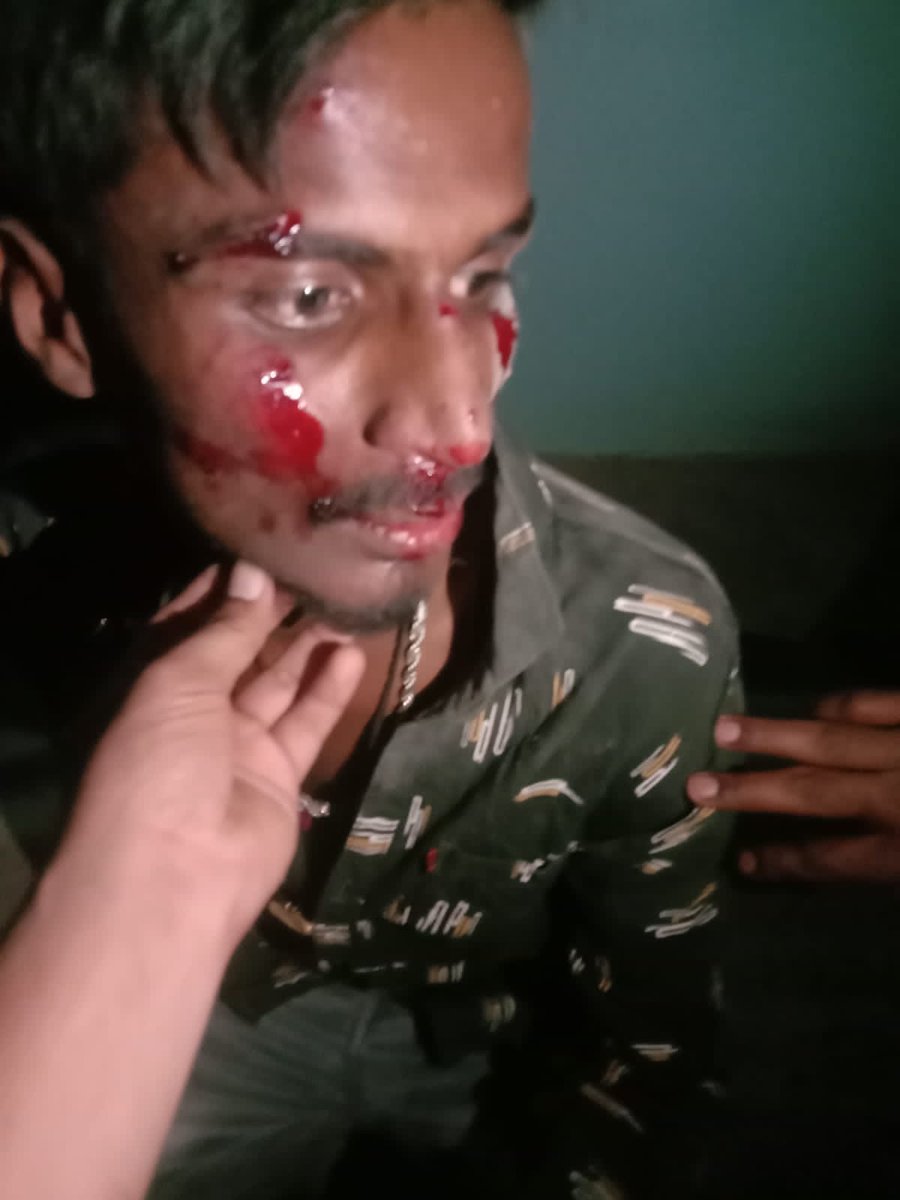 Mueen_mgd's tweet photo. #Kolar: Hindutva outfits Sri Ram Shobhayatra rally stopped near Madeena Masjid and danced with dj. Property damage, stone-pelting and physical attacks have been done. Section 144 is been imposed Today in Mulbagal of Kolar District.
1/ https://t.co/XNZjKGO3FQ