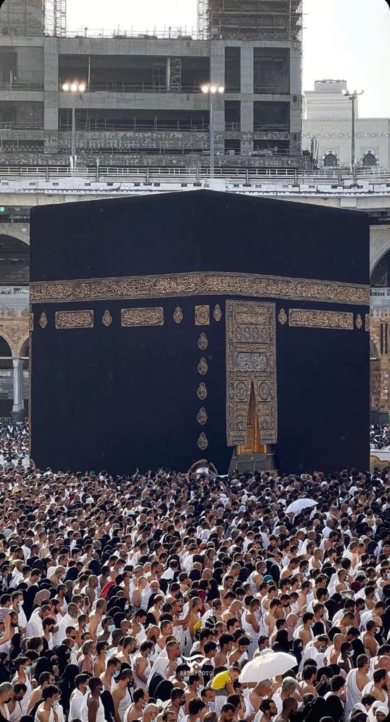 insharifain's tweet image. The Ka’bah pictured earlier today!