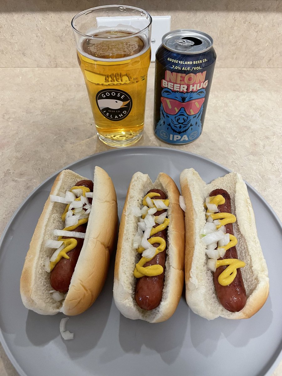 RiadInWhiteSox's tweet photo. The first #isitlunch of the 2022 baseball season! @jasonbenetti #108ing https://t.co/h48QFVZbiC