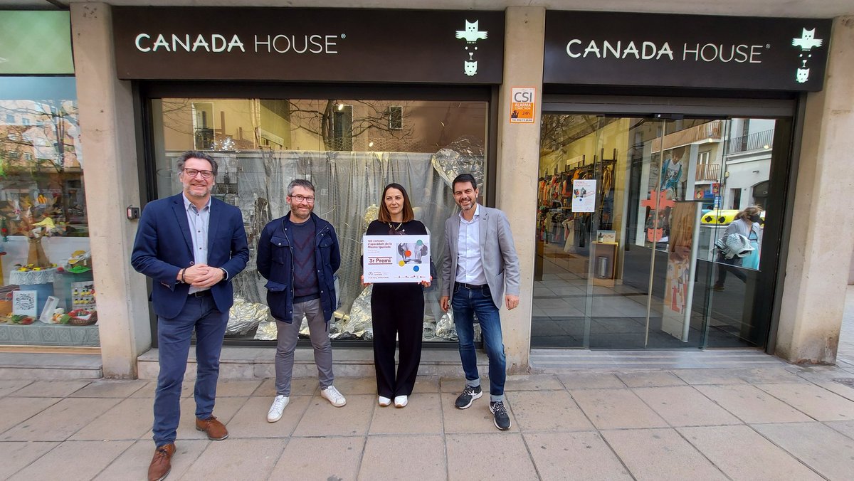 ajigualada's tweet photo. 🏆 Aquest vespre s'han entregat els premis de la 10a edició del Concurs d'Aparadors de @mostraigualada. 

Aquest any, hi han participat un total de 19 establiments. @comercigualada

Els guanyadors han estat Galeria d'Art GC, @opticarodrigo i Canada House. https://t.co/nIVR7yCK0Q