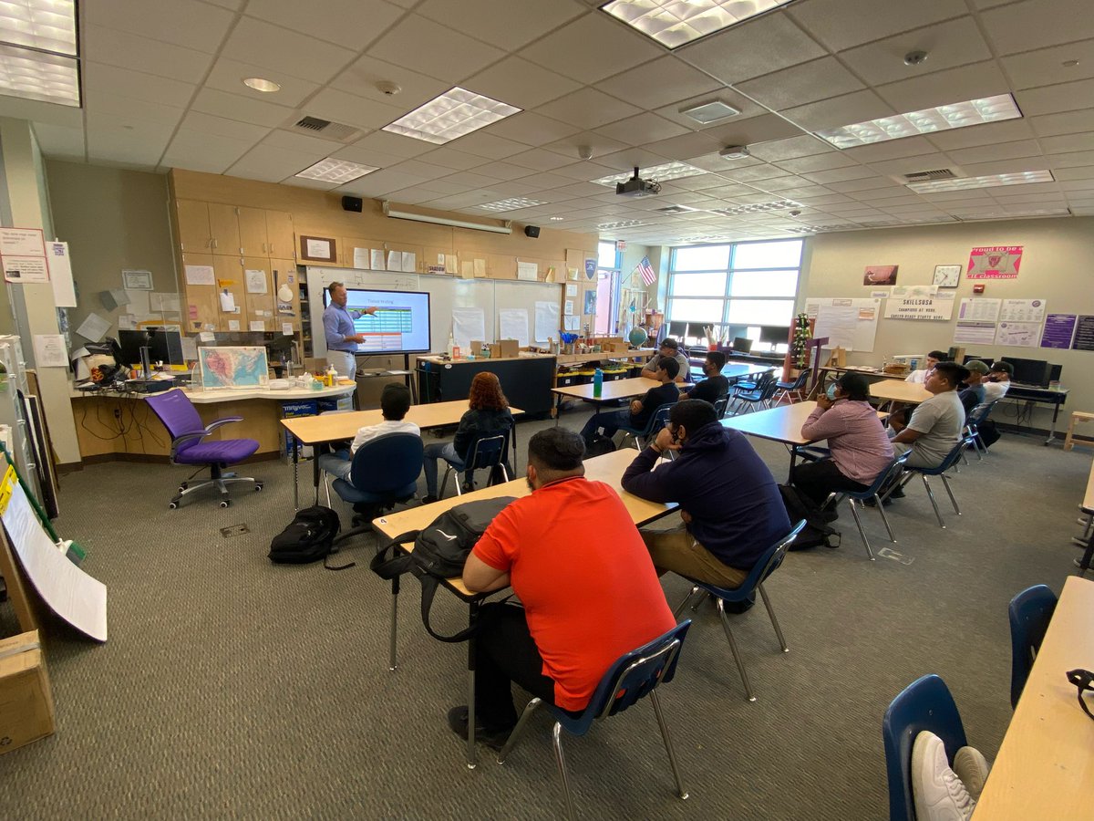kalkoskeSHHS_AP's tweet image. TLM Academy does it best bringing in @ECCGCSuper Craig Ellis to explain ⛳️ operations at El Dorado Country Club. #knightsdoitright #CTEistheplacetoBE  #DSUSDpride @CollegeCareerDS @shhs_principal