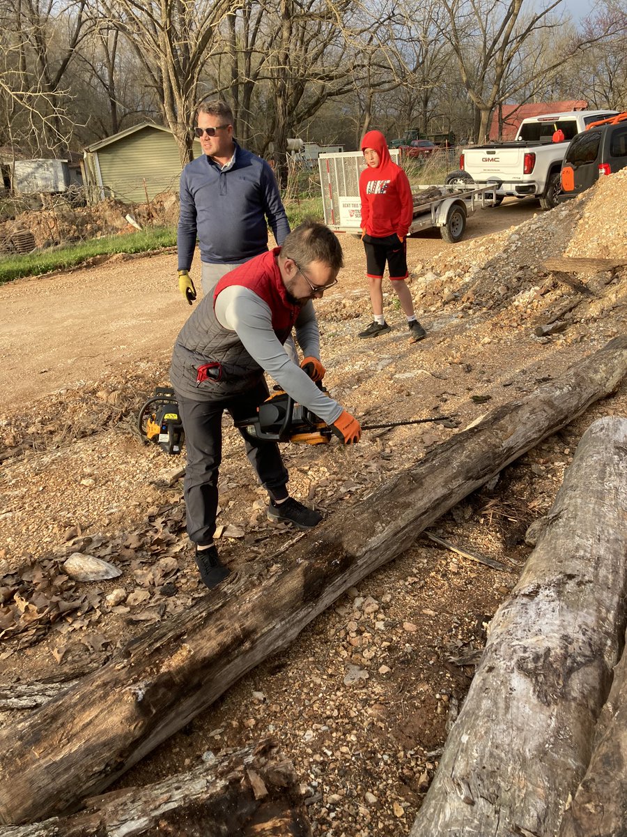 growruck28nwa's tweet photo. Picked up some logs yesterday. The pax are getting ready for GTE 28 in Rogers Arkansas - are you going to join us? @GrowRuck @F3Nation @F3NWArkansas https://t.co/1c9mgY96VC