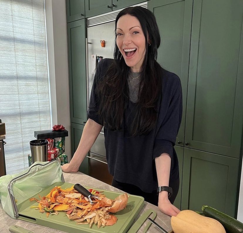 LauraLandPrepon's tweet photo. Nouvelle poste : Si tu aimes cuisiner, prendre la planche #preponkitchen pour découper vos légumes 💚 https://t.co/ykMqXjb4kJ