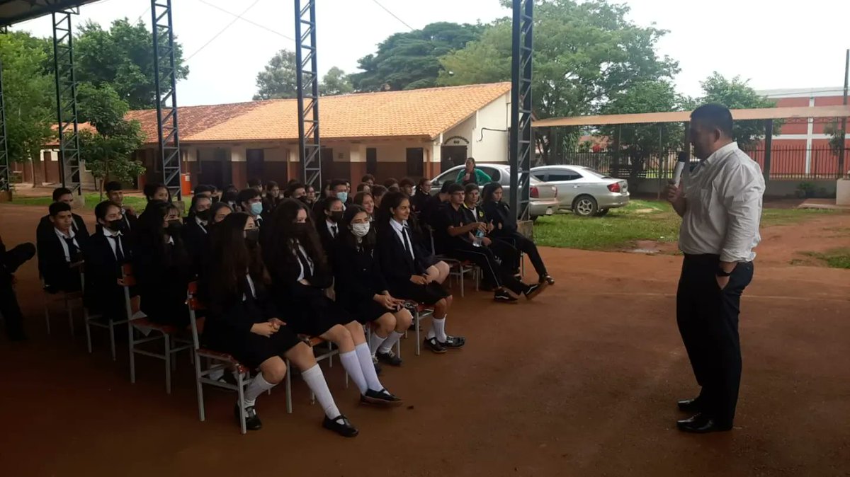 redescoolpy's tweet photo. Hoy estuvimos con los alumnos de 1ro al 3er año del Colegio Nacional Dr. Roberto L. Petit. Compartimos una amena charla sobre #SemanaSanta 🙌🔝 https://t.co/ttKrBGv8KF