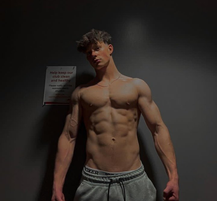 Master_Jake502's tweet photo. Come to my DM, today is the day to empty your wallet 💸🔥 #findom #payping #cashmaster https://t.co/gEt9FMo3dC