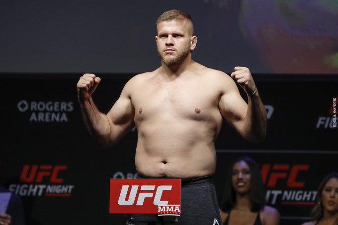 Ufc 273 Volkanovski Vs The Korean Zombie で予定されていたジャルジーニョ ホーゼンストライク Vs マルチン ティブラが中止 Mma Ironman