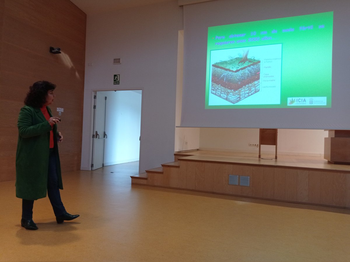 VidegainMaria's tweet photo. Ilusionada y emocionada tras las I Jornadas Agroecológicas celebradas hoy en @EPSunizar . Por un suelo vivo!! Gracias a los asistentes y las ponentes por haberla hecho posible. @Icia_GobCan @redfaragon @unizar @CampusHuesca https://t.co/Ox6t7xDkC1