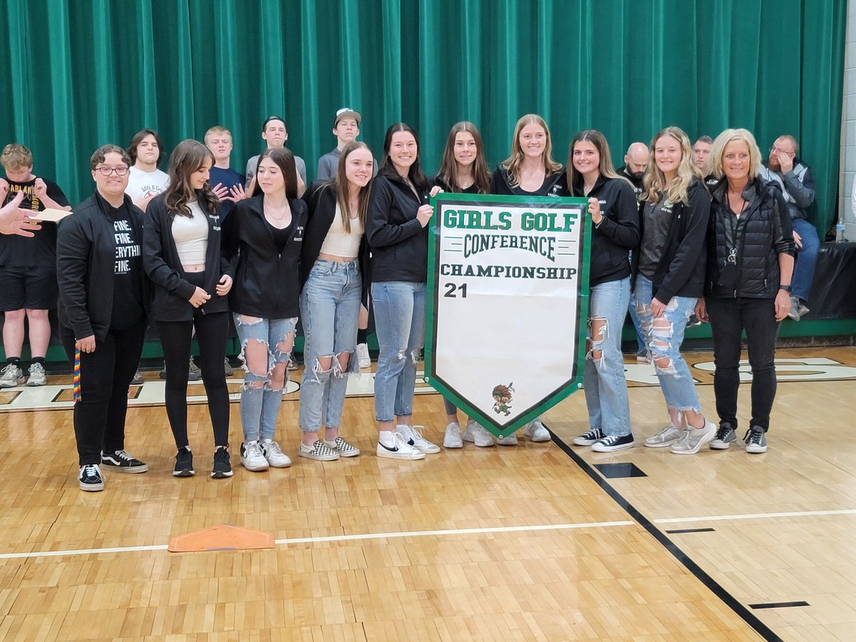 Congratulations to our Conference CHAMPIONS girls golf team!  The banner finally arrived.  They were recognized in front of their peers at an assembly today.  We are so proud of your accomplishments!  #onceaRaider #theRaiderWay <a href="/CHSRaiders/">ColumbiaRaiders</a>