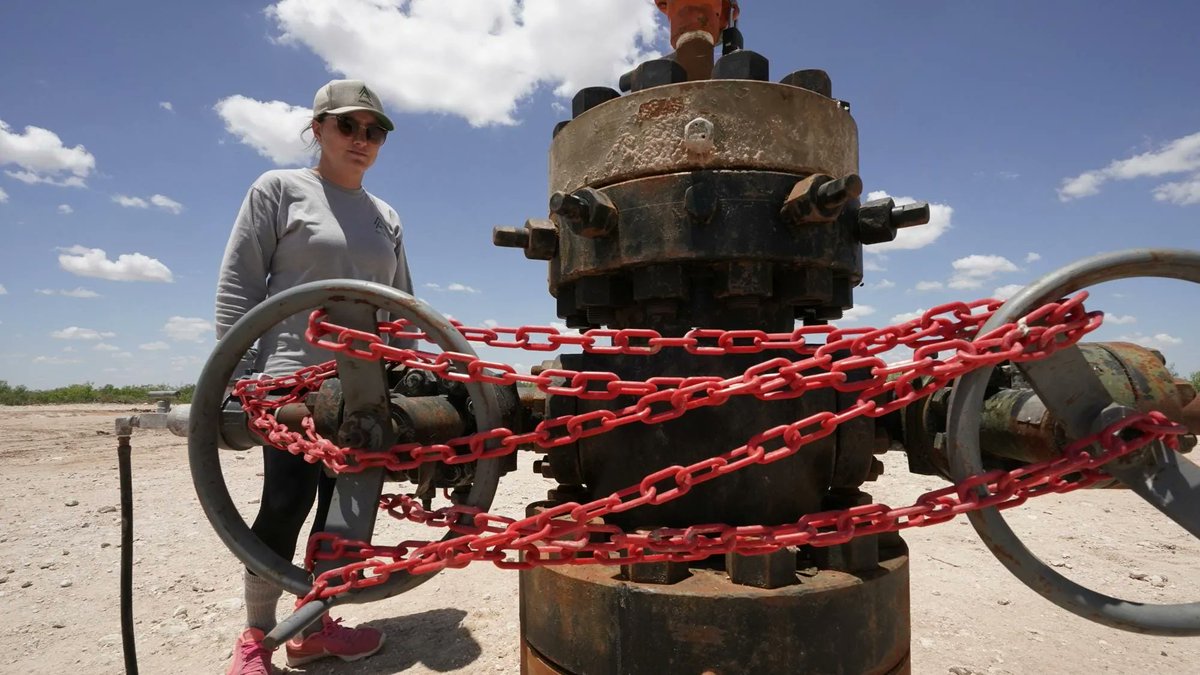 ICYMI: A call to <a href="/BLMNational/">Bureau of Land Management - National</a> to #ReformLeasing &amp; #CleanUpOilWells after a new study shows 100s of unplugged oil &amp; gas wells on #publiclands in NM threaten wildlife, local communities &amp; possibly costing taxpayers millions of $$ to clean up. <a href="/CCurrentArgus/">CarlsbadCurrentArgus</a> buff.ly/3uoWV25