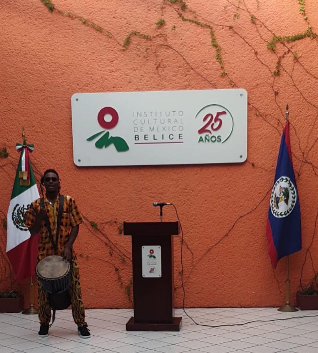 EmbaMexBee's tweet photo. El día de ayer se inauguró la exposición «Motivos» del artista Fernando Reyna, en el Instituto Cultural de 🇲🇽 en 🇧🇿¡Muchas gracias a las personas que nos acompañaron! 

La muestra permanecerá abierta hasta el viernes 2 de junio. ¡No te la pierdas! #DiplomaciaCulturalMx #ICMBelize https://t.co/3FBfMbaFam