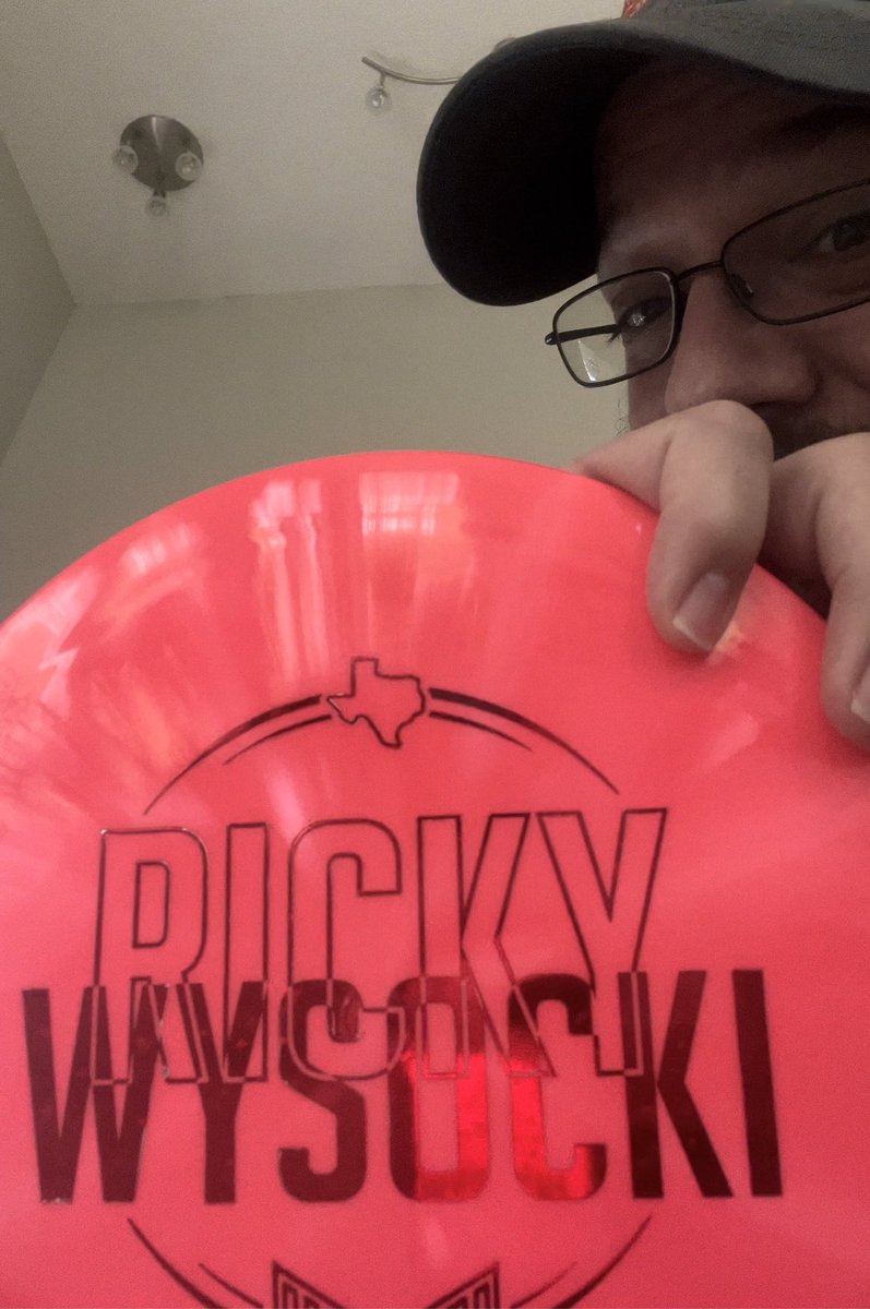 metadiscio's tweet photo. ๐จmail call๐จ
very first plastic from @dynamicdiscs comes in the form of a Texas State Evader #SockiBomb!!! thanks @sockibomb13 ๐ค๐ผ๐ค๐ผ๐ฅโ๐ฅ #texaschamp #discgolf #niceplastic #feelsgood #looksrare https://t.co/n4t0IS10mL