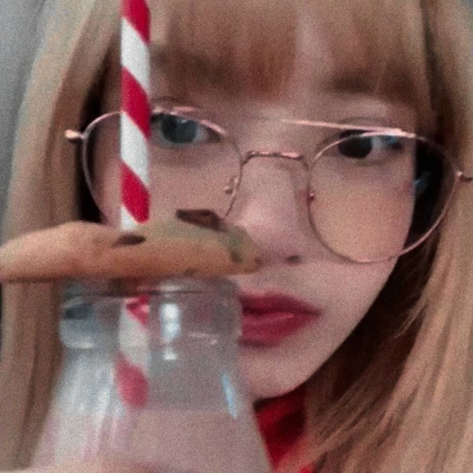 lalisahourIy's tweet photo. #리사 #LISA https://t.co/APuAnyZn6o
