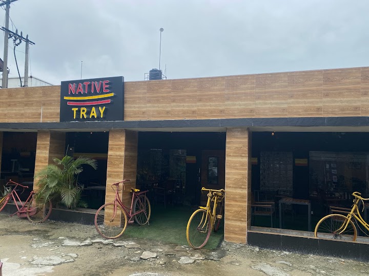 OpuiyoMike's tweet photo. If you just relocated or your are visiting pH City,here are few nice and pocket friendly restaurants you can have good meals. 
In no particular order! 
Native Tray 
There's one thing about this place and their food,it's top notch.If you want to try different Rivers native food👇 https://t.co/1NQ6x1ogZk