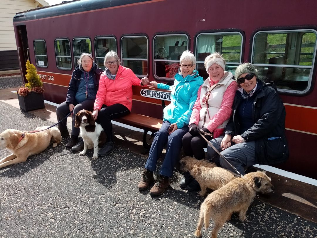 Our 1st Friday opening today. No trains running but we did get a few walkers through, including the lovely ladies & their dogs. 🚂🚃 #pennineway #southtynetrail #walkersarewelcome #traybakes #lemondrizzle #hotdrinks
