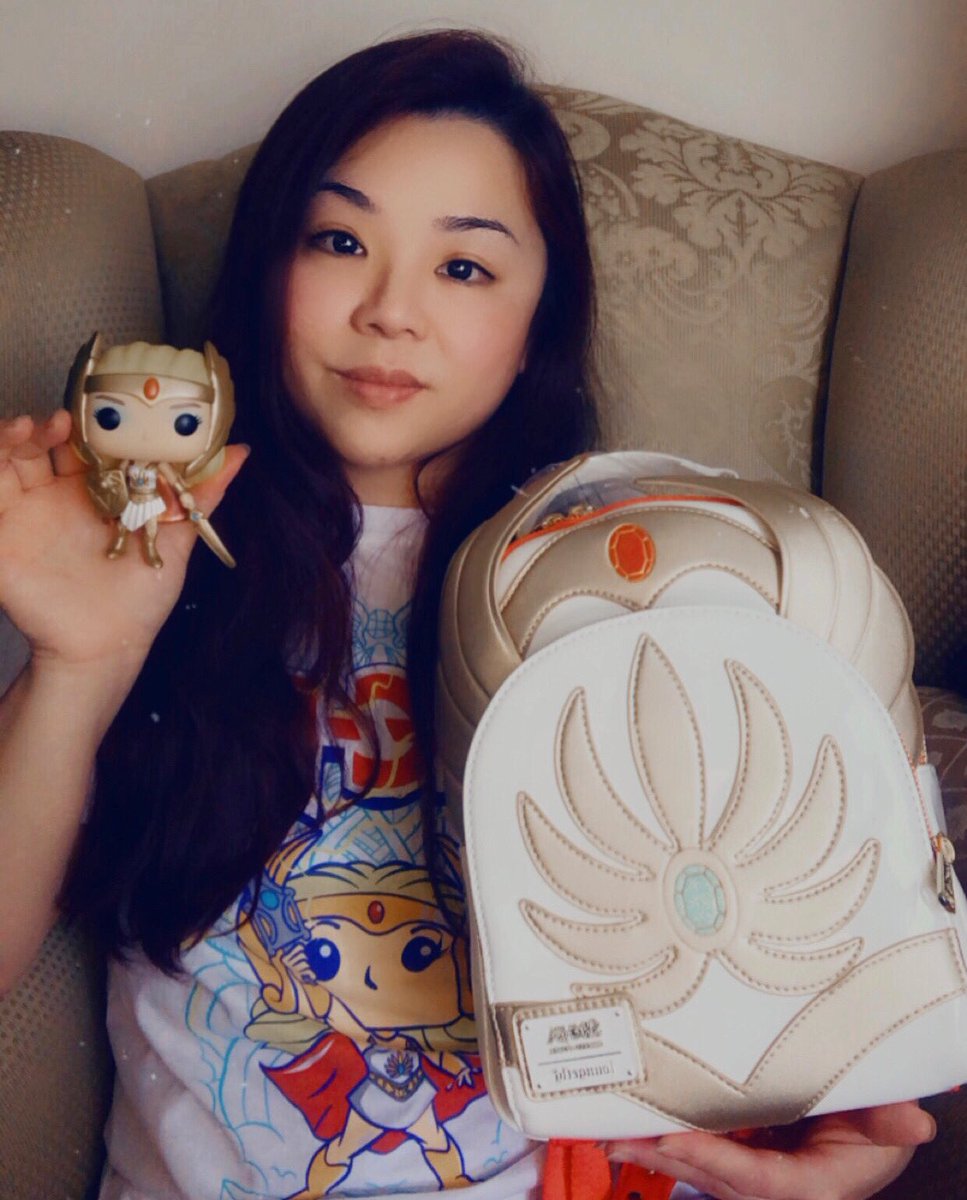 The #princessofpower #shera for #funkofashionfriday . This backpack from @loungeflyeurope @loungefly is gorgeous, photos don’t do it justice!!  #fotm #myfunkostory 
#funko  #funkoeurope #funkounboxed #loungefly #loungeflyeurope #wondercon