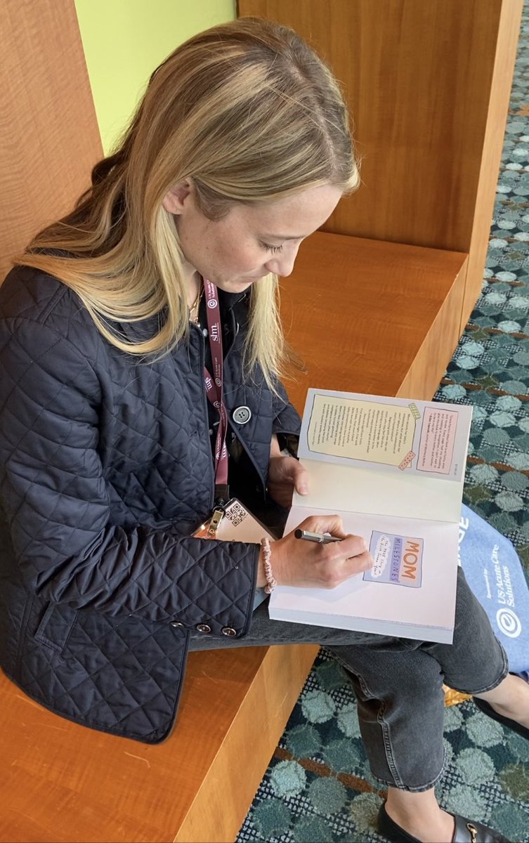 ETSshow's tweet photo. No big deal it’s just @gracefarris AUTOGRAPHING HER BOOK FOR MY WIFE!!!
Grace is brilliant.
#SHMConverge
#MomMilestone https://t.co/Kwnycq0Ecj
