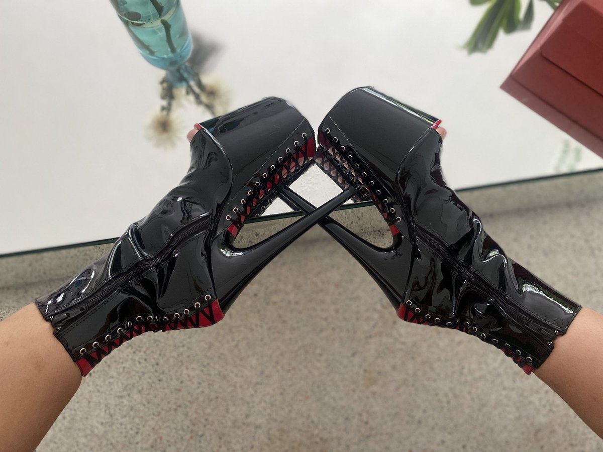 GoddessFelina's tweet photo. My favorite foot slut racking up good behavior by satisfying my Fetish with these heelzzzz!! Who wants to lick these bad boys?! https://t.co/2BvPLFhWrp
