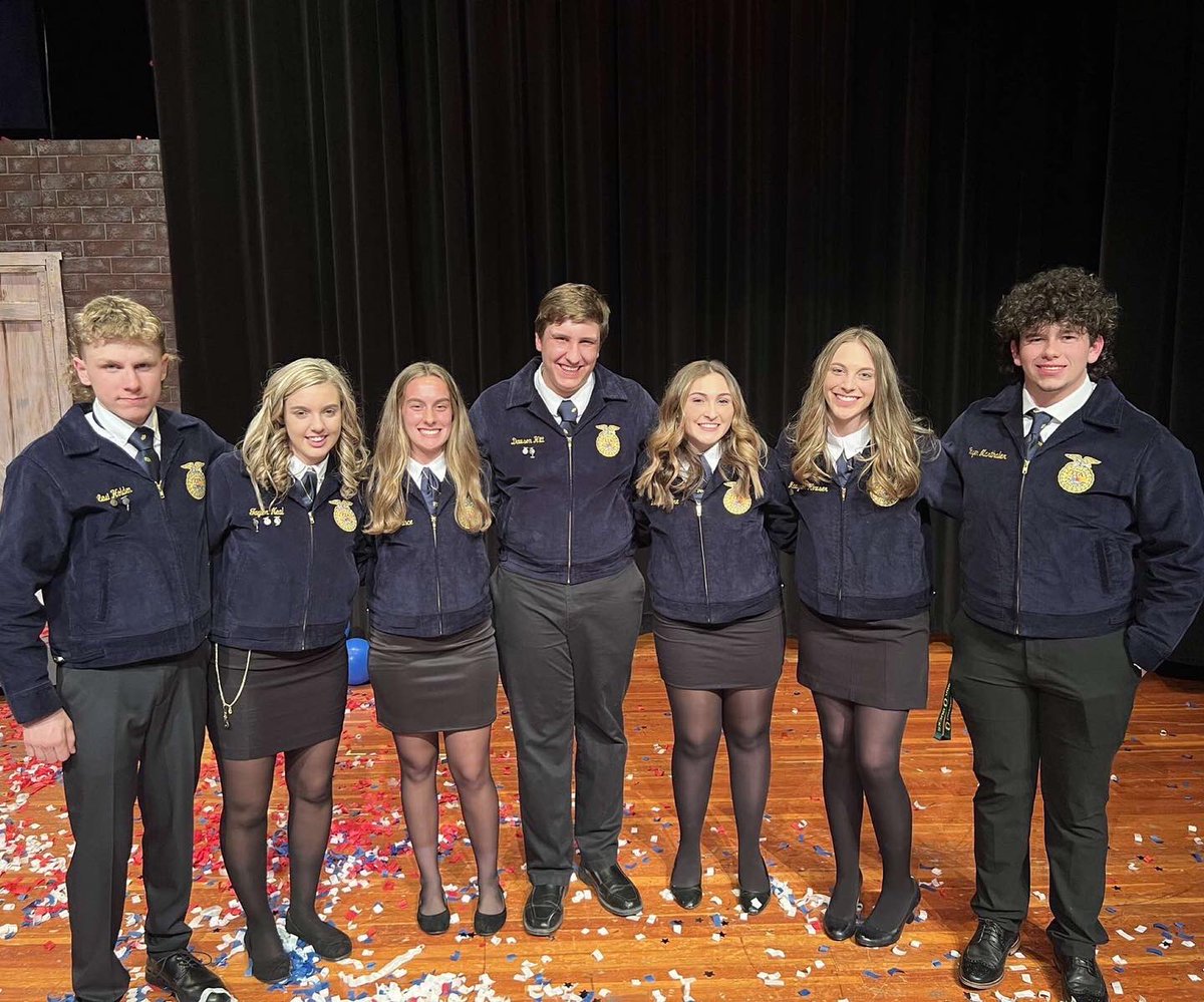 wb_ffa's tweet photo. Introducing your 2022/23 Officer Team!
President- Dawson Hitt
Vice President- Levi Holden
Student Advisor- Taylor Neal
Secretary- Avery Vance
Treasurer- Ryen Marthaler
Reporter- Lacey Kilgore
Sentinel- Madyson Howser
#OnlyInAmerica #DreaminInRedWhiteAndBlue https://t.co/eKBZ0uCTaK