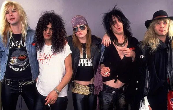 jaimedeabreu1's tweet photo. El #RadioDelivery @domingof1 y la emisora 88.1 FM @adultojoven881 felicitan en su cumpleaños a Izzy Stradlin cuyo verdadero nombre es Jeffrey Dean lsbell, músico y guitarrista estadounidense. Conocido por ser uno de los miembros fundadores de la banda de hard rock Guns N' Roses. https://t.co/l9gCrvK6XD
