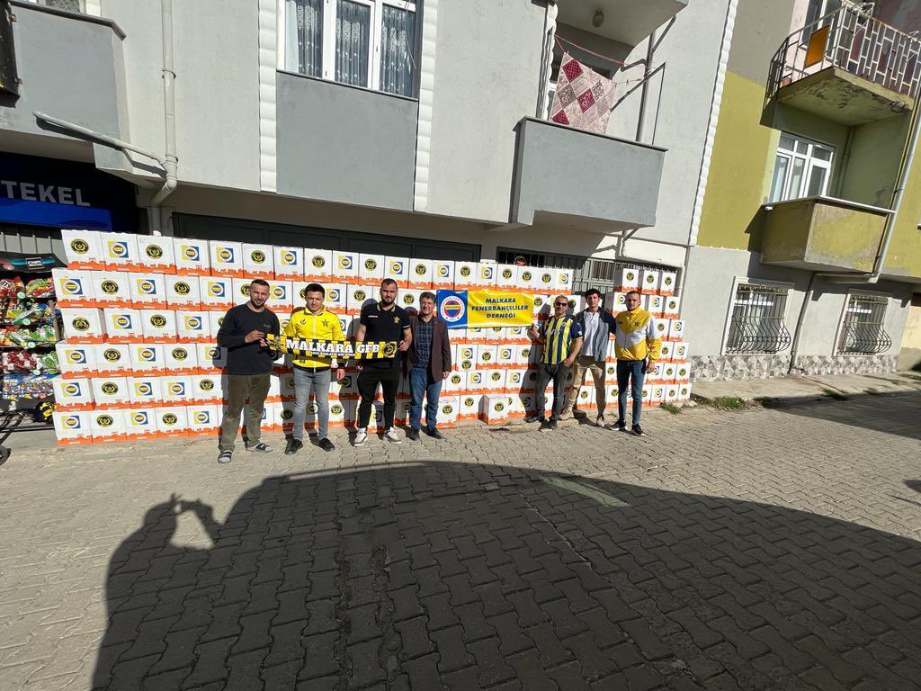 TemsilcilikGFB's tweet photo. Malkara GFB, #HaydiGFBHepBeraberElEle yardım kampanyası kapsamında ihtiyaç sahibi ailelerimize erzak yardımlarını gerçekleştirdi. #GençFenerbahçeliler https://t.co/nJ5f355aKq