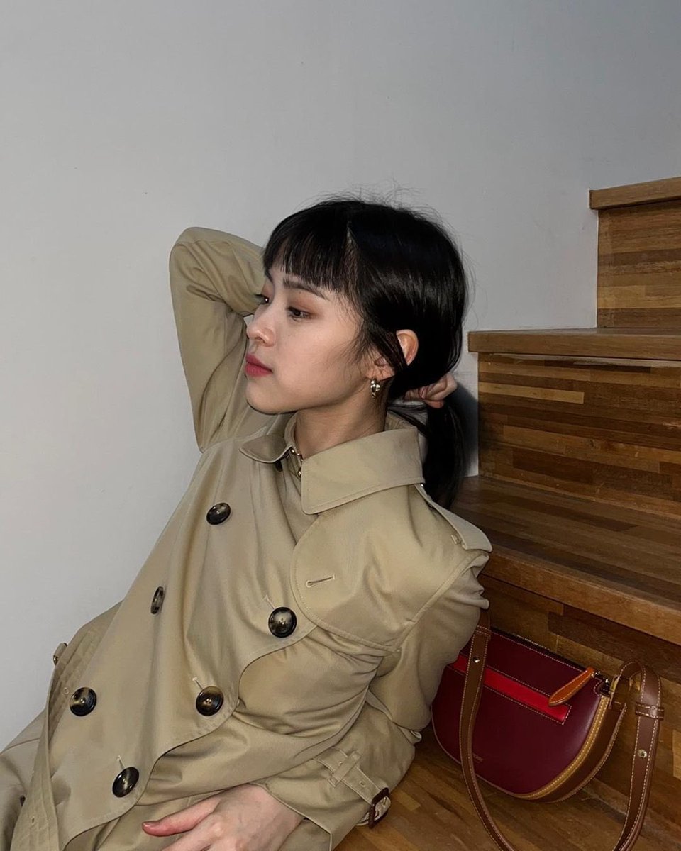 CHXESOLLIE's tweet photo. Você não vê uma pessoa bonita falando "ah não gosto da sol" sempre são as pessoas feias, trabucos, fracassados, acordam de manhã e já pensam "sou tão feio, minha vida é tão fracassada, vou odiar a sol" mas no fim do dia a sol é linda e bem sucedida e os feios continuam feios. https://t.co/aSOEEnDPnW