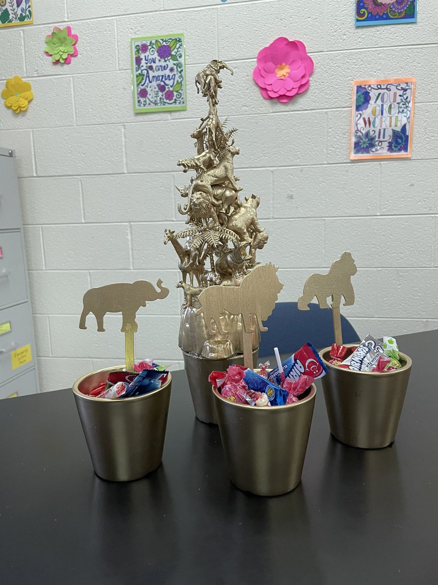 itsjackiehackie's tweet photo. What a day! Said goodbye to our 4H chicks, celebrated March Mammal Madness with trophies and ended with a basketball themed stem challenge. Now it’s Spring Break!
#amswildcats #fcps1science #fauquier4h #maniacsinthemiddle https://t.co/NC2Hmj8q8J