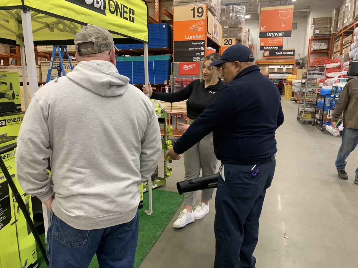 prodesk41401's tweet photo. Emily from TTI  kicking off Spring Training! #ProXtraPerks Ryobi One+ ⁦@RYOBItoolsusa⁩ ⁦@4108Serrano⁩ ⁦@Sheila0216⁩ ⁦@porubski⁩ ⁦@jt_tauber13⁩ ⁦@RmmKevin⁩ ⁦@DurninZach⁩ https://t.co/Fr6yVh4H85
