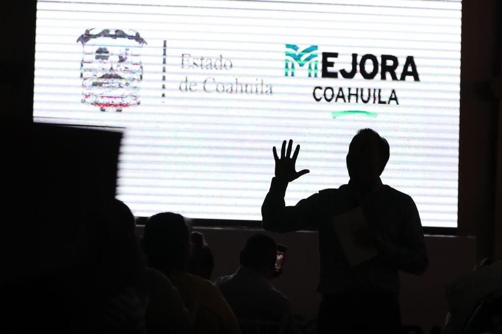 manolojim's tweet photo. Seguimos pa’ delante en #Torreón con #MejoraCoahuila. Siempre es un gusto saludar a nuestro gran equipo de la Perla de la Laguna. 
Vamos juntos a seguir construyendo la grandeza de #Coahuila. Gracias por el cálido recibimiento de siempre. 👍🏼🤠💪🏼 https://t.co/NxkW8GMFNd
