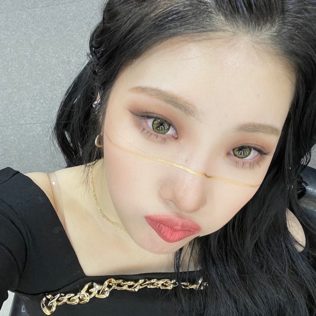 plorystay's tweet photo. #Hyunjin #Chaein
#StrayKids #PURPLE_KISS https://t.co/USEwQhENML