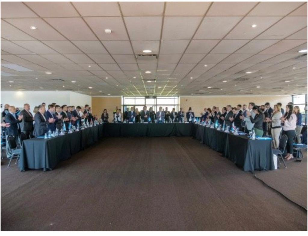 Sebakelman5's tweet photo. #SanLuis l Presentamos el Plan Federal de Educación Vial y las líneas de acción 2022 para seguir llevando seguridad vial a cada aula. 
Vamos a continuar trabajando con las provincias para garantizar que los alumnos se formen en ciudadanía vial. 
#ConsejoFederaldeSeguridadVial https://t.co/NGNwnABk4Z