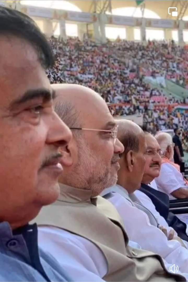 naazankit's tweet photo. नये हिन्दुस्तान तस्वीर 
फोटो का क्रम 👇
#सड़क + #सुरक्षा + #सीमा + #नेतृत्व = #प्रधान
वंदेमातरम्
भारत माता की जय 🇮🇳 जय हिन्द  @MlaSanchore @BJP4Bihar @narendramodi @renu_bjp @tarkishorepd @naazankit https://t.co/iPcg3gliIj