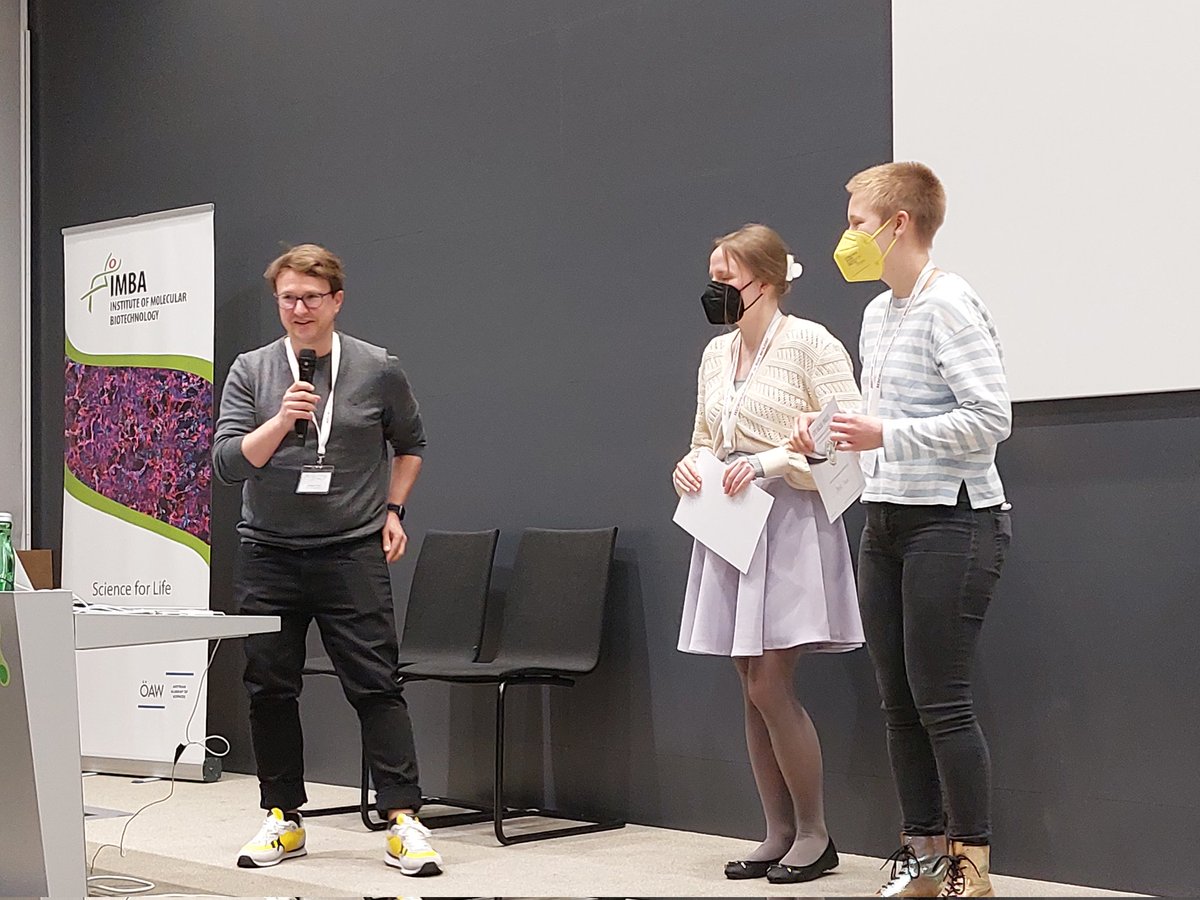 And concluding #Microsymposium2022 with the #PhDworkshop prizes!

1st prize goes to <a href="/lisababalisa/">Lisa Baumgartner</a> from @juliusbrennecke's lab at IMBA!

The two 2nd prizes go to <a href="/VBoreikaite/">Vytaute Boreikaite</a> (@MRC_LMB) and @MakiGoesScience from our neighboring <a href="/gmivienna/">GMI Vienna gmivienna.bsky.social</a> !

Congratulations to the awardees!