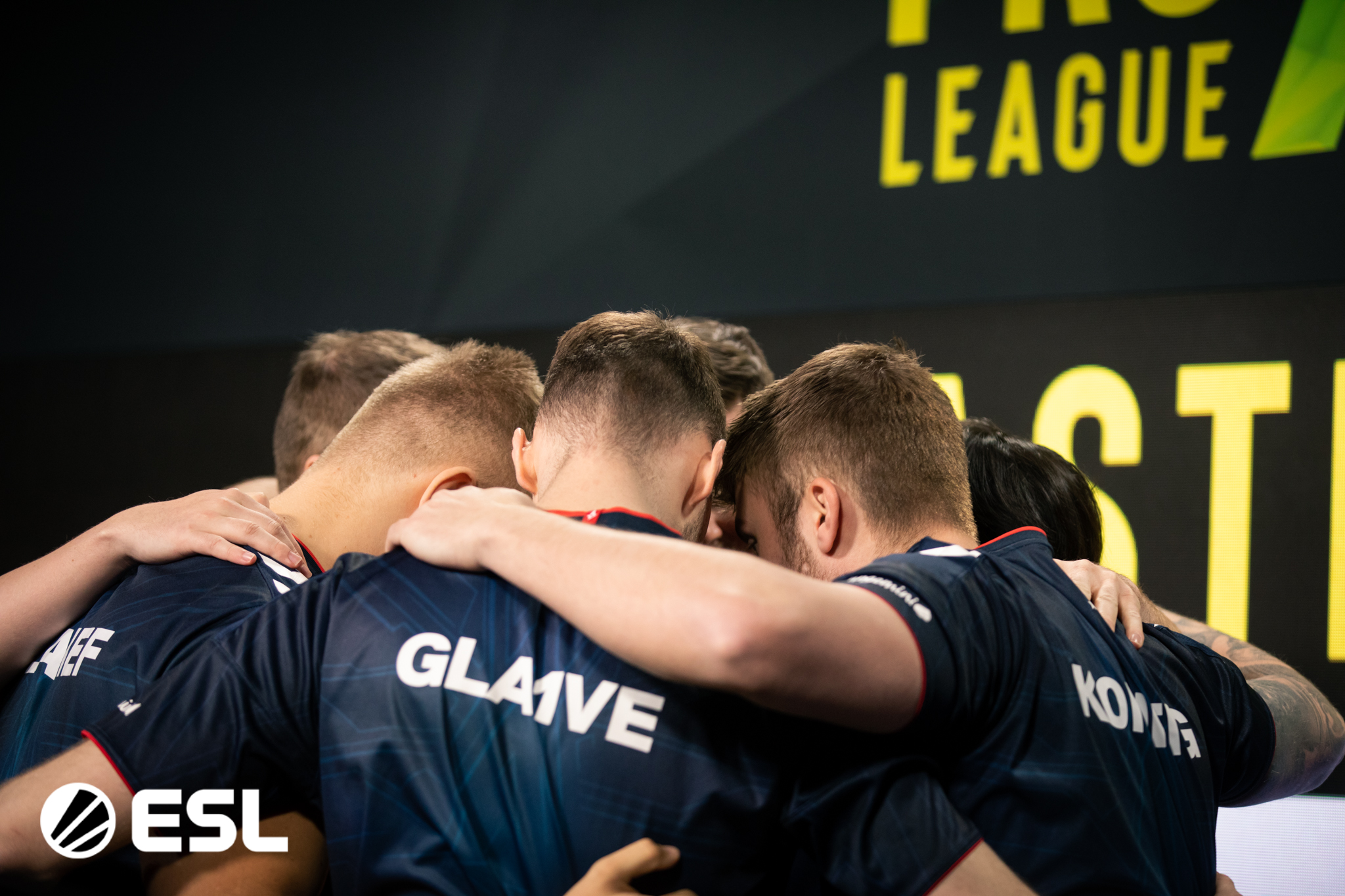 🇪🇺OG vs 🇨🇳Wings Up on Twitter ".AstralisCS start the series by converting their map pick of