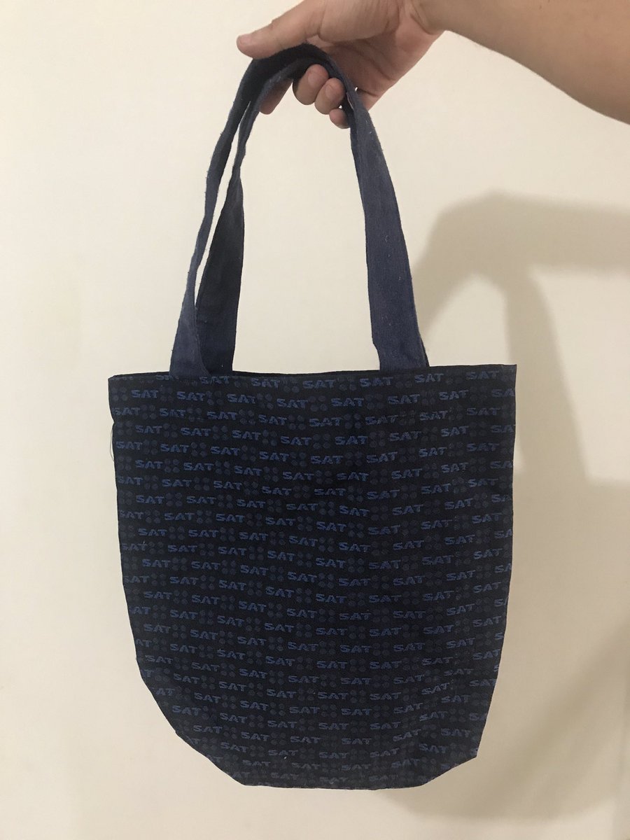 amaxnopoder's tweet photo. En el mes de la #DeclaraciónAnual para personas físicas les presumo el regalo más irónico que me han dado: una tote bag del SAT. Fue @elgatoraro. https://t.co/pCeBBFpXi3