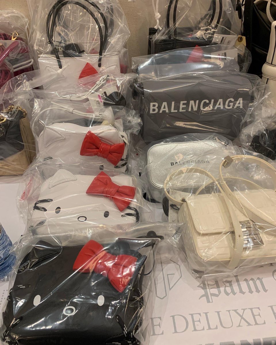 cookiegigan's tweet photo. The Couture Pop Ups sale is open until 9pm tonight. The sale ends April 10 at 7pm. Here is a glimpse of the designer handbags that are for sale. Sale is located at the Hilton Hotel and Conference Centre 8500 Warden Ave. in Markham. #couturepopups #designersale #Influencer https://t.co/vK2zAMZE80
