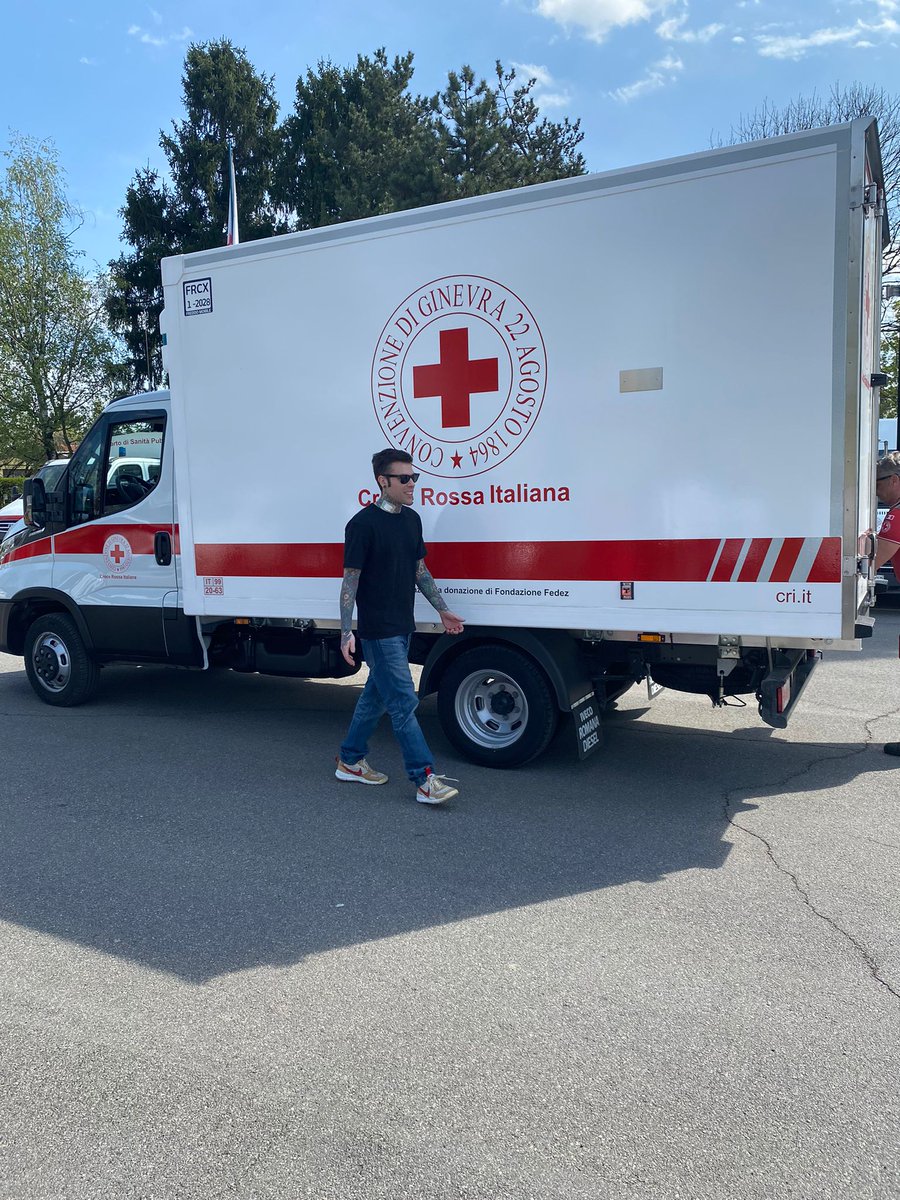 crocerossa's tweet photo. Grazie a Fondazione @Fedez che ha donato alla CRI uno speciale furgone isotermico per il trasporto di medicinali su richiesta di @RedCrossUkraine. Il mezzo partirà domani verso l’#Ucraina con un carico di insulina e materiale medico, donato da @fidonlus, per aiutare i più fragili https://t.co/iXisnegJmr