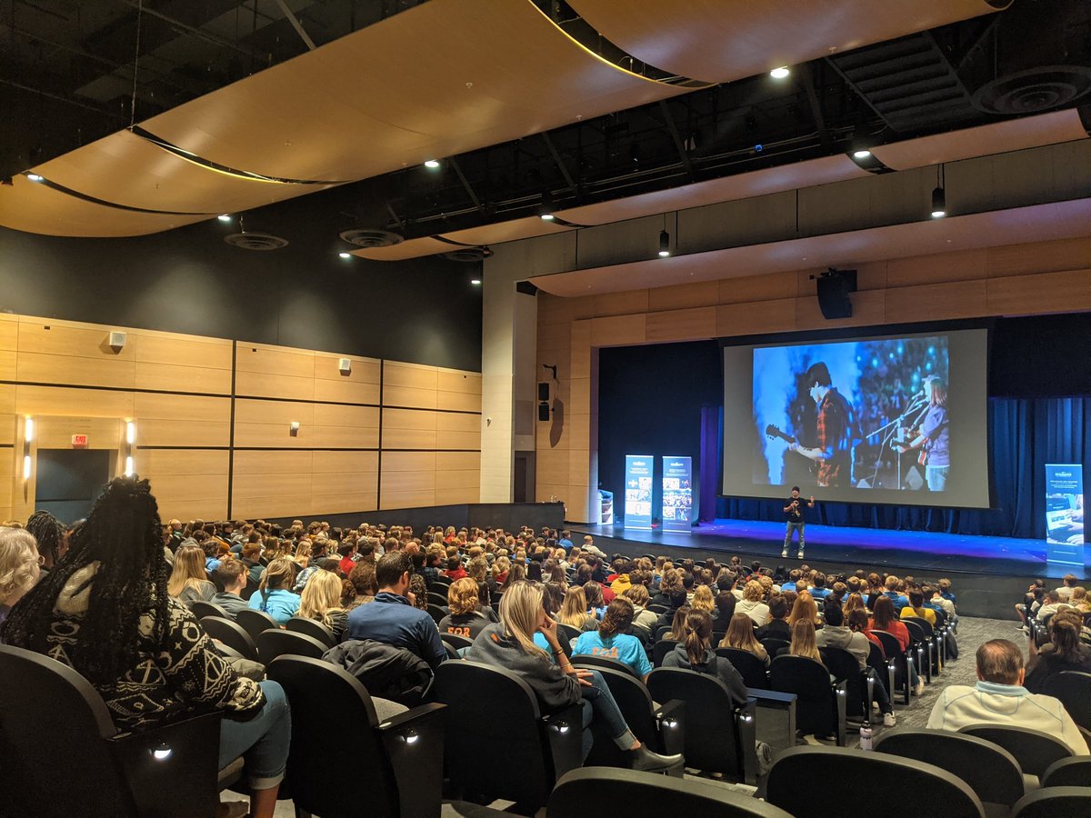 It never gets old watching student leaders being inspired by PC.  Thankful for your Ohio visit  @J_Renaissance @drphilcampbell #jostensrenaissance