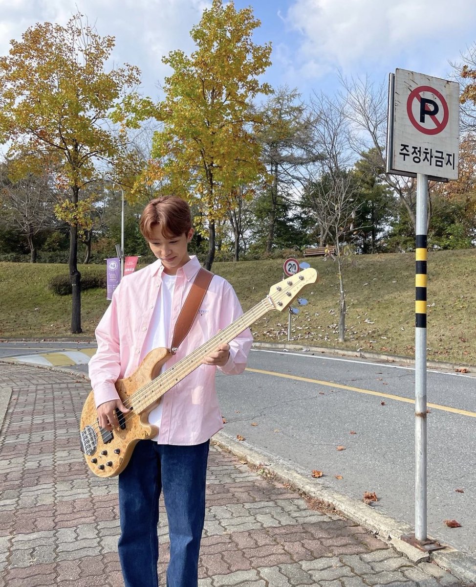 N_Flying_strm's tweet photo. 💙 HAPPY DONGSUNG DAY 💙

‼️ 해시태그 총공 종료 ‼️

동성이의 생일 너무너무 축하해 💖
동성이와 함께라면 그곳이 엔피아에게는 파란배경이야 ✨

#동성이와_함께하는_4월의_파란배경
#HAPPY_DONGSUNG_DAY https://t.co/I66hb4wYa2